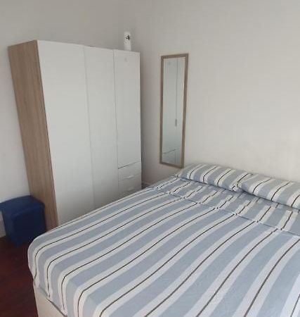 Habitacion Pequena Con Balcon Apartment Vigo Exterior photo