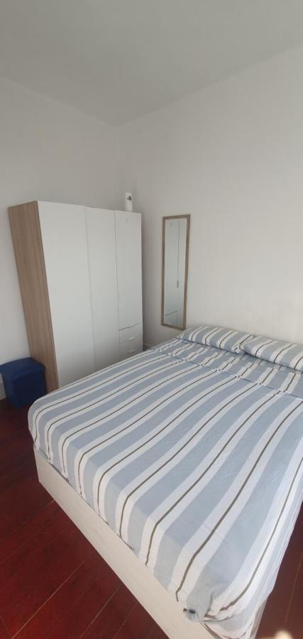 Habitacion Pequena Con Balcon Apartment Vigo Exterior photo